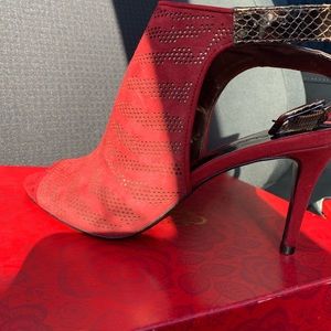 Red Carlos Santana size 8